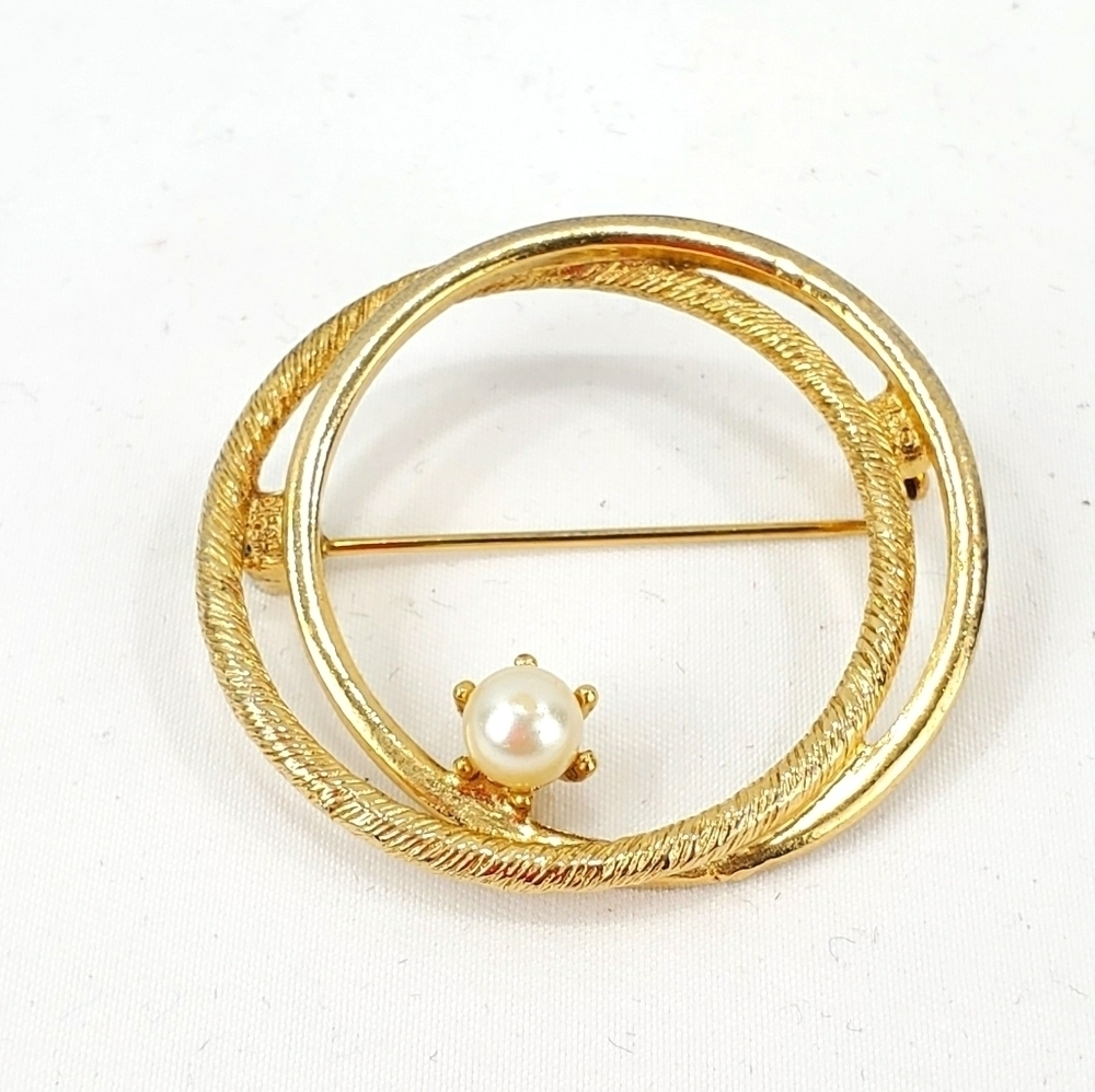 Vintage Unsigned Brooch Pin Double Hoop Faux Pearl